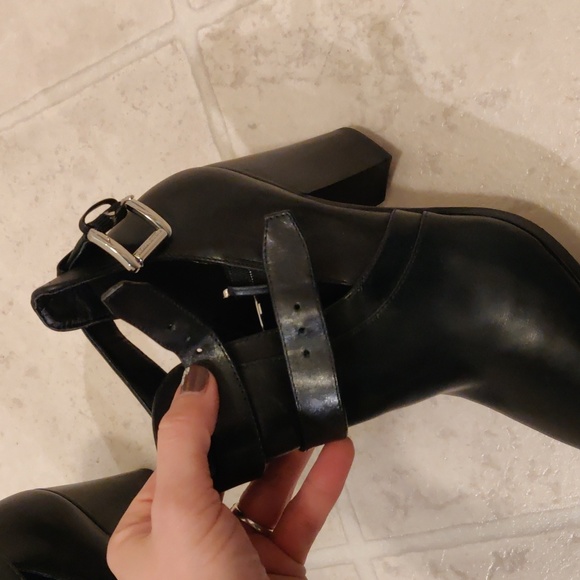 Michael Michael Kors Walden Black leather ankle, buckle boots sz 7 M - Picture 12 of 12